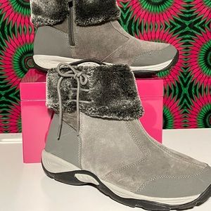 Easy Spirit Explore 24 faux fur-lined booties. Never worn. 🖤You’ll love them!🖤